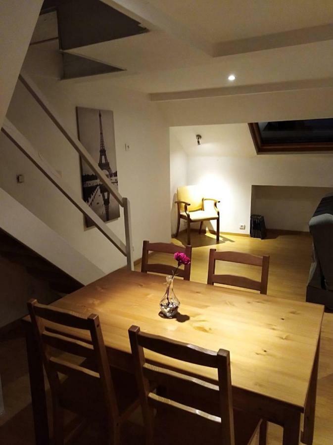 Charmant Duplex A 200M De La Cathedrale Apartment Liege Luaran gambar